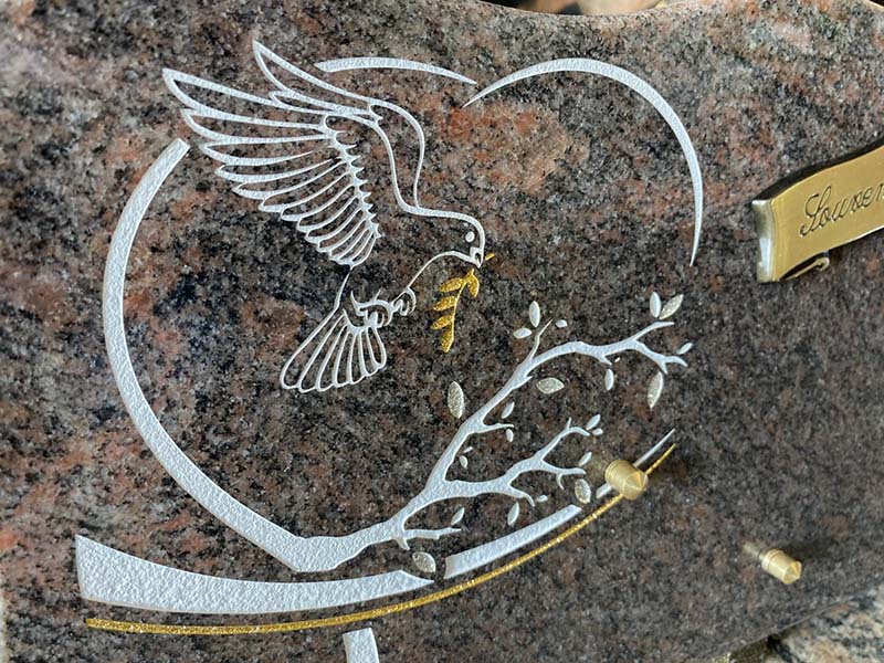 Pierre tombale et marbrerie : quelle est la particularité du granit ? La Charente-Maritime